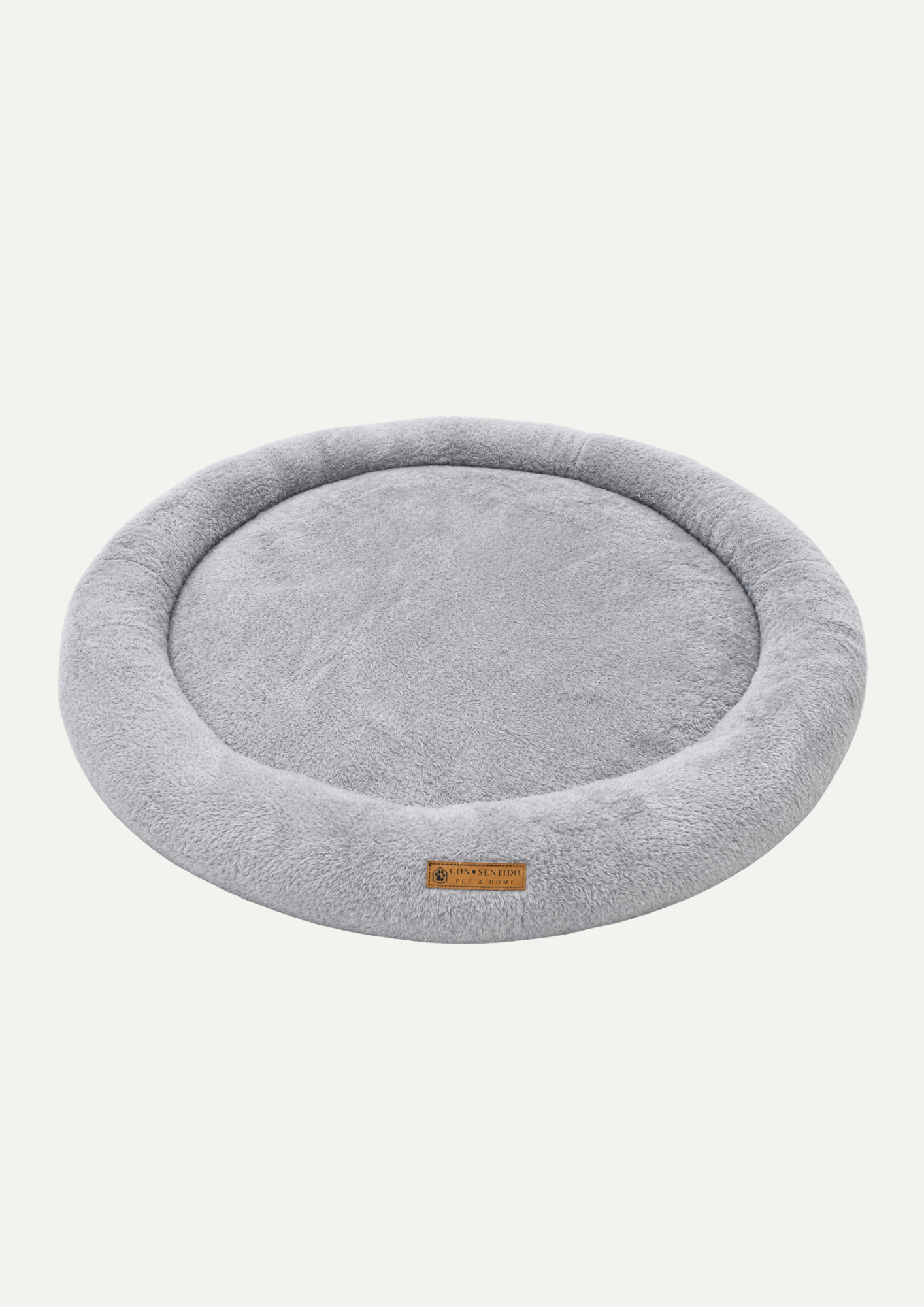 Cama Dona Roble para perros y gatos con centro ortopédico de espuma, bordes acolchados y acabado en tela suave color gris claro, ideal para un descanso reparador.