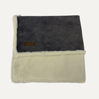 Cobija Ciprés para perros y gatos color terracota, suave y térmica, ideal para complementar camas o usar como manta portátil - CON·SENTIDO PET & HOME