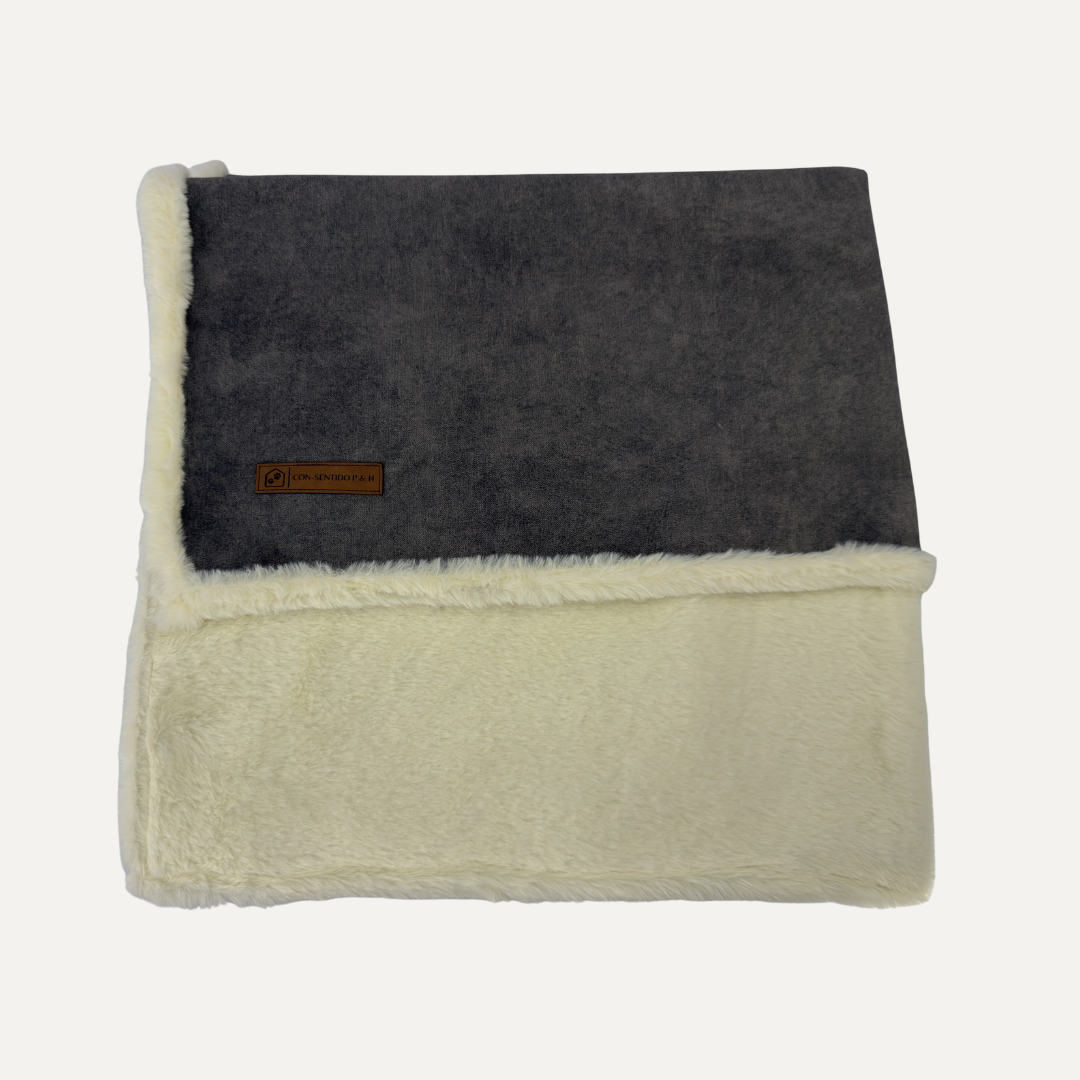 Cobija Ciprés para perros y gatos color terracota, suave y térmica, ideal para complementar camas o usar como manta portátil - CON·SENTIDO PET & HOME