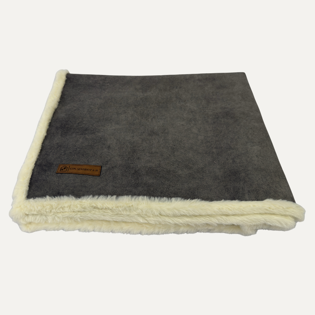Cobija Ciprés para perros y gatos color terracota, suave y térmica, ideal para complementar camas o usar como manta portátil - CON·SENTIDO PET & HOME