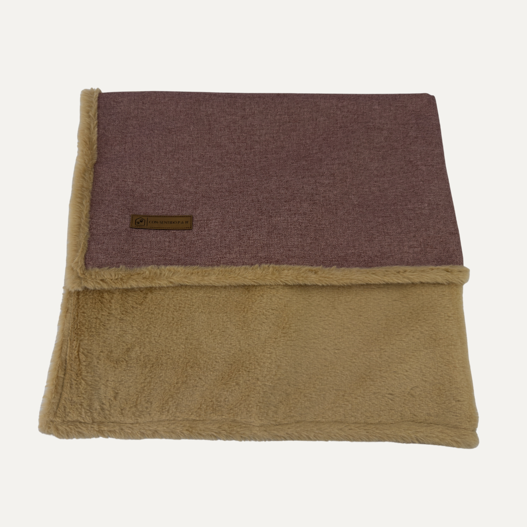 Cobija Ciprés para perros y gatos color terracota, suave y térmica, ideal para complementar camas o usar como manta portátil - CON·SENTIDO PET & HOME
