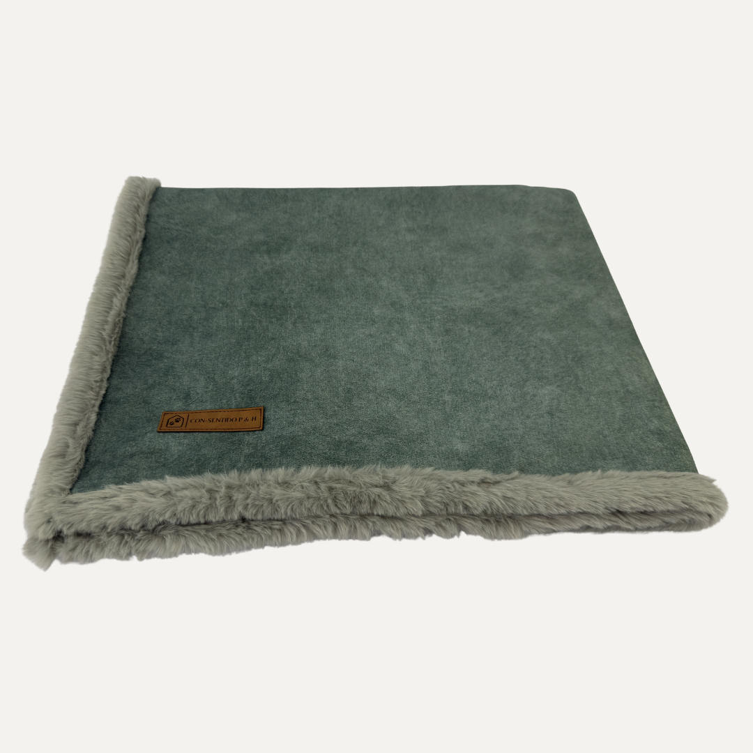 Cobija Ciprés para perros y gatos color terracota, suave y térmica, ideal para complementar camas o usar como manta portátil - CON·SENTIDO PET & HOME