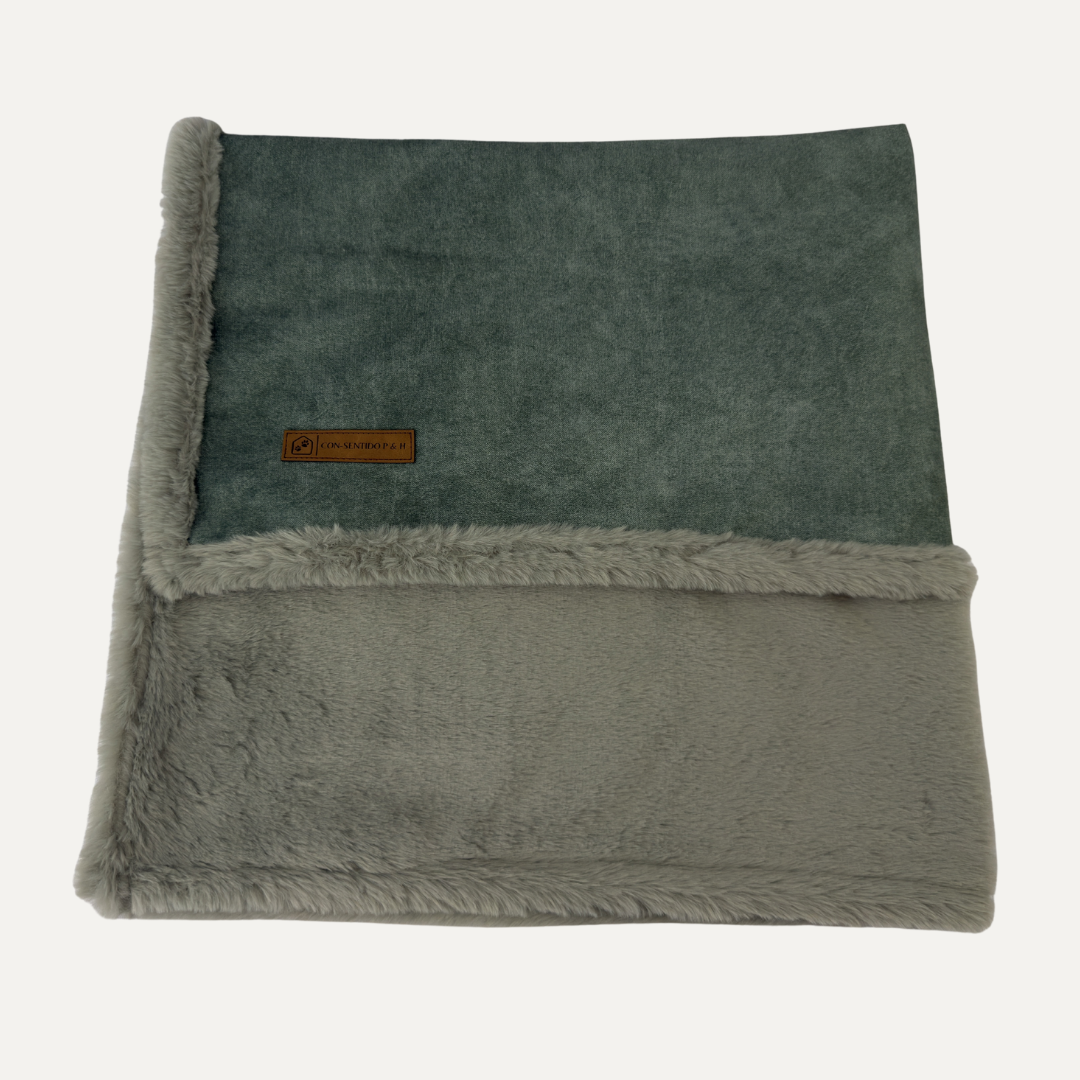 Cobija Ciprés para perros y gatos color terracota, suave y térmica, ideal para complementar camas o usar como manta portátil - CON·SENTIDO PET & HOME